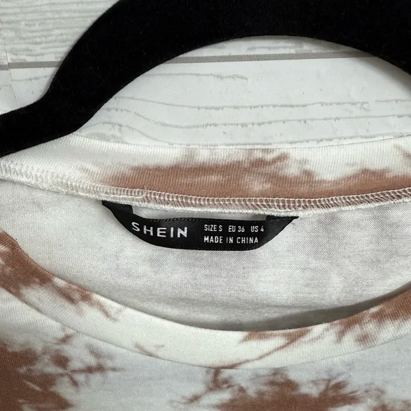 Pair Of Women’s White Cropped Short Sleeve Tee Shirts. Size S - Picture 6 of 6